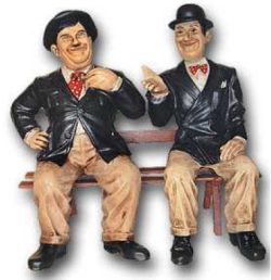 Laurel und Hardy auf Bank K078