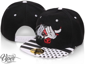 Snapback Flatbrim Cap  Bulls black/white