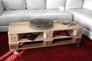 Coffee table in Shabby-style, euro pallets table